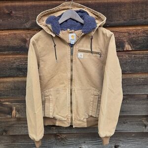 Carhartt Wildwood Jacket From Yellowstone worn by Beth Dutton. 100815 221. Brown